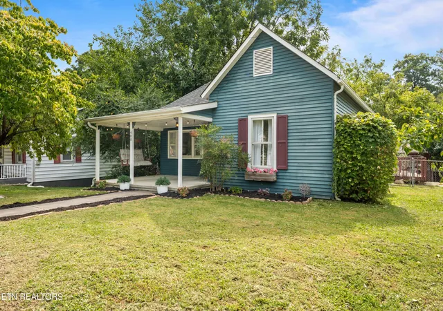 Photo 2 of Single family home for sale at 400 E Quincy Ave, Knoxville, TN 37917 | MLS# 1354961 | Listing updated on 2026-09-12