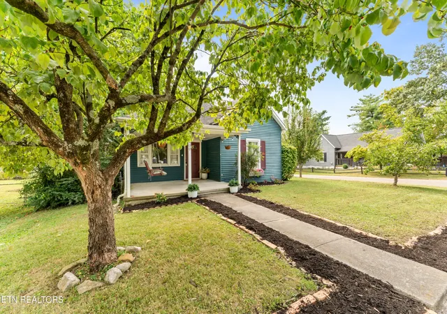 Photo 3 of Single family home for sale at 400 E Quincy Ave, Knoxville, TN 37917 | MLS# 1354961 | Listing updated on 2026-09-12