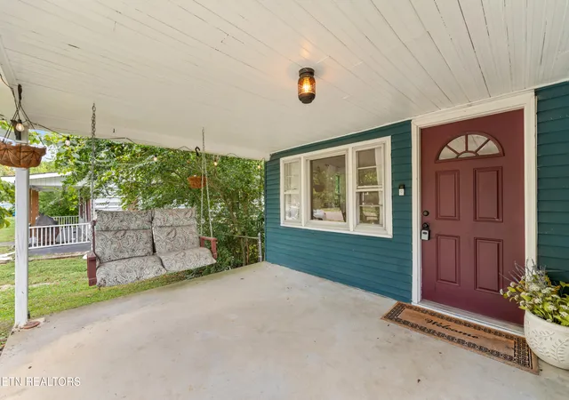 Photo 3 of Single family home for sale at 400 E Quincy Ave, Knoxville, TN 37917 | MLS# 1354961 | Listing updated on 2026-09-12