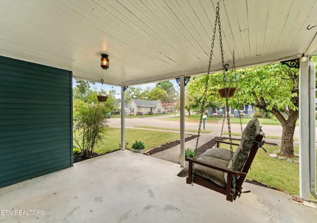 Photo 4 of Single family home for sale at 400 E Quincy Ave, Knoxville, TN 37917 | MLS# 1354961 | Listing updated on 2026-09-12