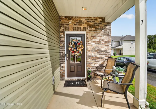 Photo 3 of Single family home for sale at 7 Cobblestone Ct, Clinton, TN 37716 | MLS# 1355127 | Listing updated on 2026-09-29