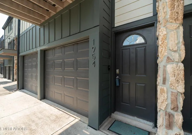 Photo 2 of Condo for sale at 1954 Cherokee Blf Dr, Knoxville, TN 37920 | MLS# 1354969 | Listing updated on 2026-09-11