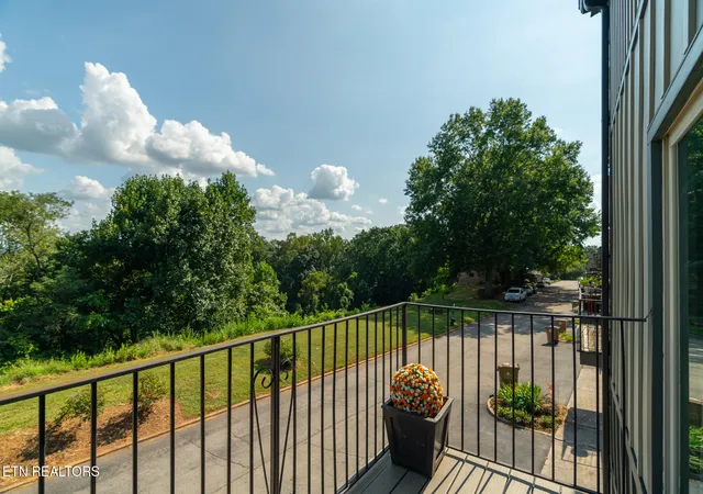 Photo 4 of Condo for sale at 1954 Cherokee Blf Dr, Knoxville, TN 37920 | MLS# 1354969 | Listing updated on 2026-09-11