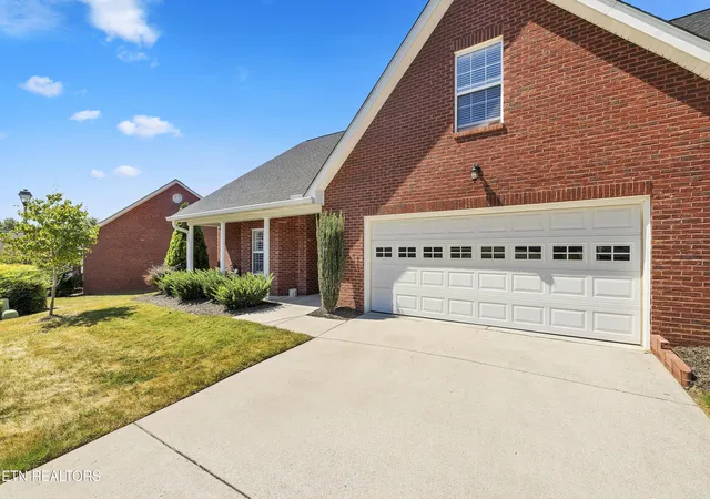 Listing Photo 2 - Condo for sale in building located at 7845 Thomas Henry Wy, Knoxville, TN 37938