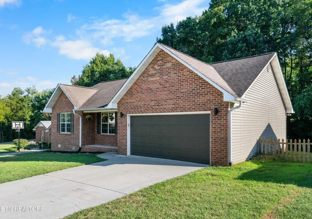 Photo 2 of Single family home for sale at 170 Muscovy Way, Maryville, TN 37801 | MLS# 1355125 | Listing updated on 2026-09-23