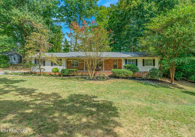 Single family home for sale at 1804 Pinoak Ct, Knoxville, TN 37923 | MLS# 1355150