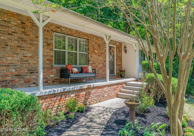 Photo 3 of Single family home for sale at 1804 Pinoak Ct, Knoxville, TN 37923 | MLS# 1355150 | Listing updated on 2026-09-17