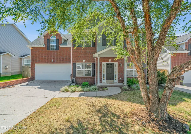 Photo 2 of Single family home for sale at 5914 Gray Gables Dr, Knoxville, TN 37931 | MLS# 1354998 | Listing updated on 2026-09-10