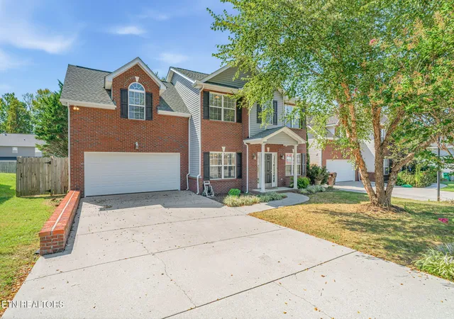 Photo 3 of Single family home for sale at 5914 Gray Gables Dr, Knoxville, TN 37931 | MLS# 1354998 | Listing updated on 2026-09-10