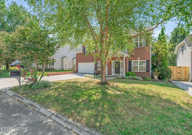 Photo 4 of Single family home for sale at 5914 Gray Gables Dr, Knoxville, TN 37931 | MLS# 1354998 | Listing updated on 2026-09-10
