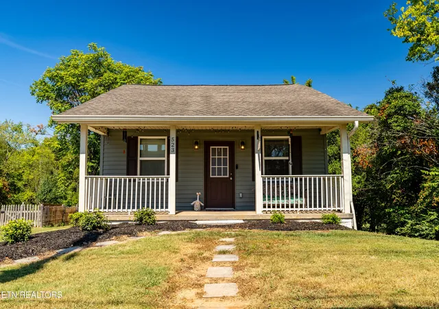 Photo 2 of Sale Pending at 523 E Lincoln Rd, Alcoa, TN 37701 | MLS# 1355314 | Listing updated on 2026-09-18
