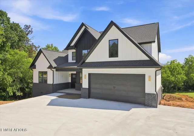Photo 2 of Single family home for sale at 3504 Davis Frd Rd, Maryville, TN 37804 | MLS# 1355103 | Listing updated on 2026-09-21