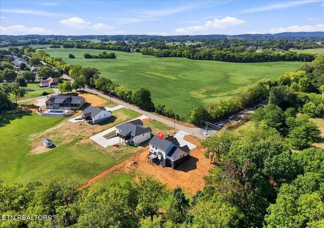 Photo 4 of Single family home for sale at 3504 Davis Frd Rd, Maryville, TN 37804 | MLS# 1355103 | Listing updated on 2026-09-21