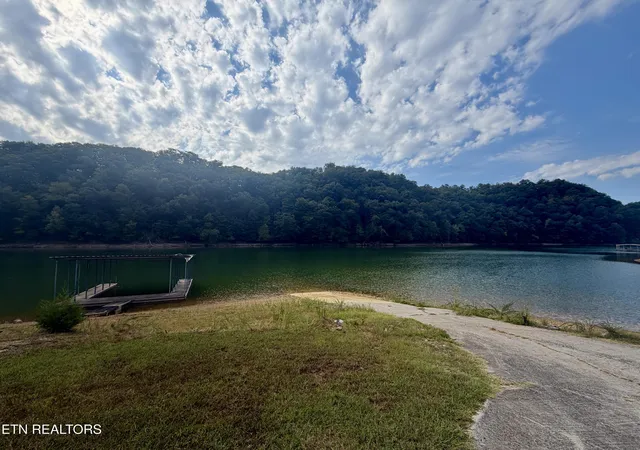 Photo 3 of Single family home for sale at 204 Black Fox Harbor Rd, Washburn, TN 37888 | MLS# 1355073 | Listing updated on 2026-10-22