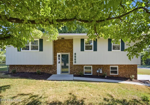 Photo 1 of Single family home for sale at 6560 W Garwood Cir, Knoxville, TN 37918 | MLS# 1355161 | Listing updated on 2026-09-11