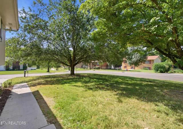 Photo 3 of Single family home for sale at 6560 W Garwood Cir, Knoxville, TN 37918 | MLS# 1355161 | Listing updated on 2026-09-11