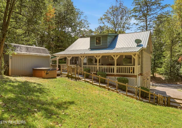 Photo 2 of Single family home for sale at 716 Regent Ct, Maryville, TN 37803 | MLS# 1355050 | Listing updated on 2026-09-22