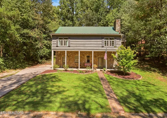 Photo 3 of Single family home for sale at 716 Regent Ct, Maryville, TN 37803 | MLS# 1355050 | Listing updated on 2026-09-22