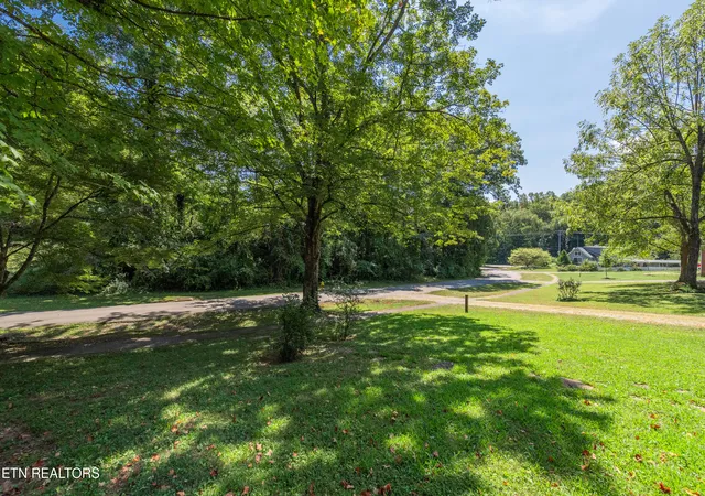 Photo 3 of Sale Pending at 138 Crescent Rd, Norris, TN 37828 | MLS# 1355128 | Listing updated on 2026-09-12