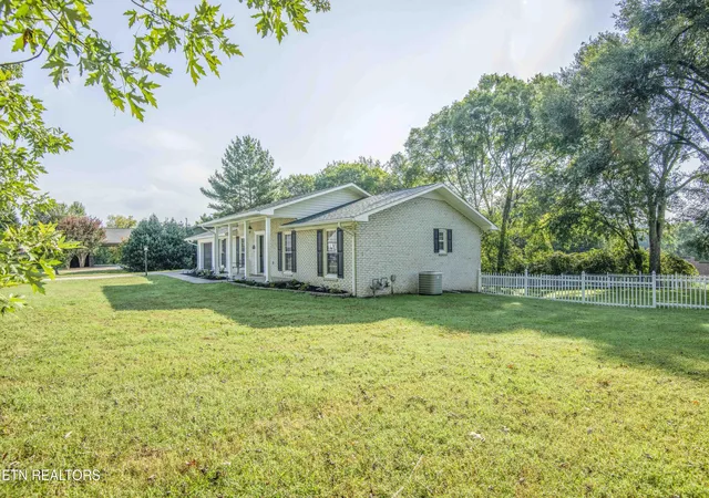 Photo 3 of Single family home for sale at 1732 Leconte Dr #1732, Maryville, TN 37803 | MLS# 1355502 | Listing updated on 2026-09-17