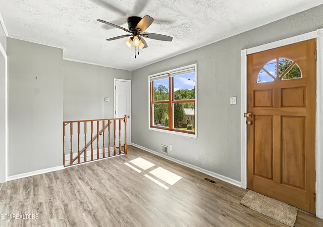 Photo 3 of Single family home for sale at 104 Alger Rd, Oak Ridge, TN 37830 | MLS# 1355627 | Listing updated on 2026-10-05