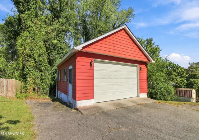 Photo 51 of Single family home for sale at 104 Alger Rd, Oak Ridge, TN 37830 | MLS# 1355627 | Listing updated on 2026-10-05