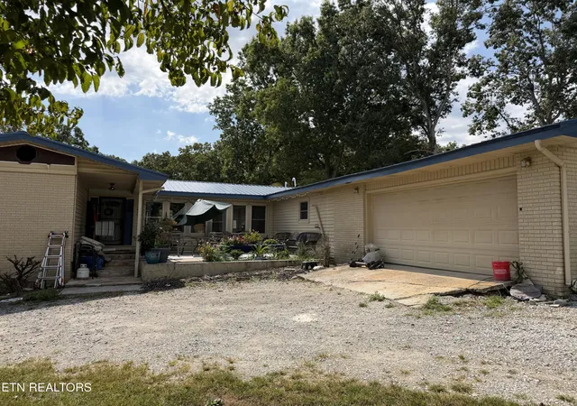 Photo 1 of Single family home for sale at 2018 Highland Ln, Crossville, TN 38555 | MLS# 1355472 | Listing updated on 2026-09-16
