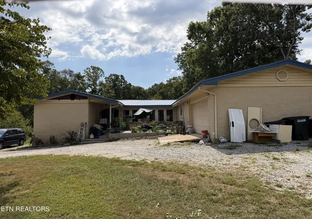 Photo 3 of Single family home for sale at 2018 Highland Ln, Crossville, TN 38555 | MLS# 1355472 | Listing updated on 2026-09-16