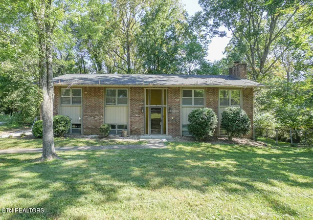 Photo 1 of Sale Pending at 1232 Wallingford Rd, Knoxville, TN 37923 | MLS# 1355201 | Listing updated on 2026-10-08