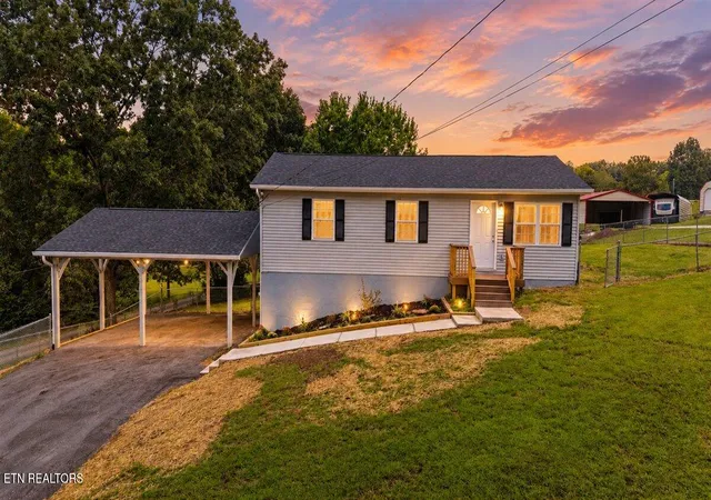 Photo 1 of Single family home for sale at 403 Foley Hl Rd, Clinton, TN 37716 | MLS# 1355064 | Listing updated on 2026-10-05