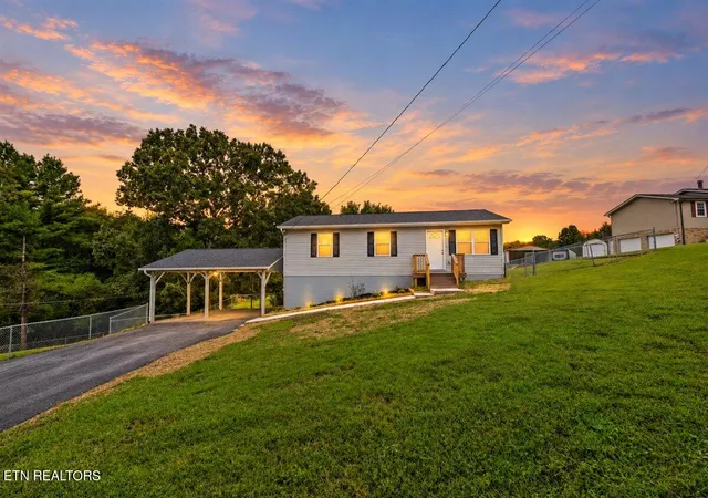 Photo 2 of Single family home for sale at 403 Foley Hl Rd, Clinton, TN 37716 | MLS# 1355064 | Listing updated on 2026-10-05