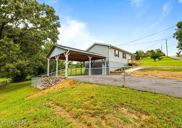 Photo 3 of Single family home for sale at 403 Foley Hl Rd, Clinton, TN 37716 | MLS# 1355064 | Listing updated on 2026-10-05