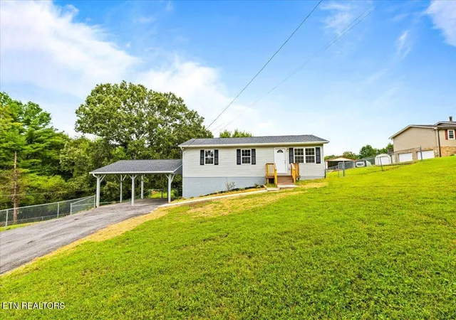 Photo 3 of Single family home for sale at 403 Foley Hl Rd, Clinton, TN 37716 | MLS# 1355064 | Listing updated on 2026-10-05