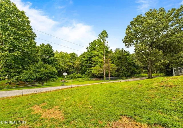 Photo 4 of Single family home for sale at 403 Foley Hl Rd, Clinton, TN 37716 | MLS# 1355064 | Listing updated on 2026-10-05