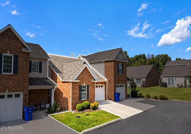 Photo 2 of Condo for sale at 3707 Sean Grv Way, Knoxville, TN 37921 | MLS# 1355148 | Listing updated on 2026-09-11