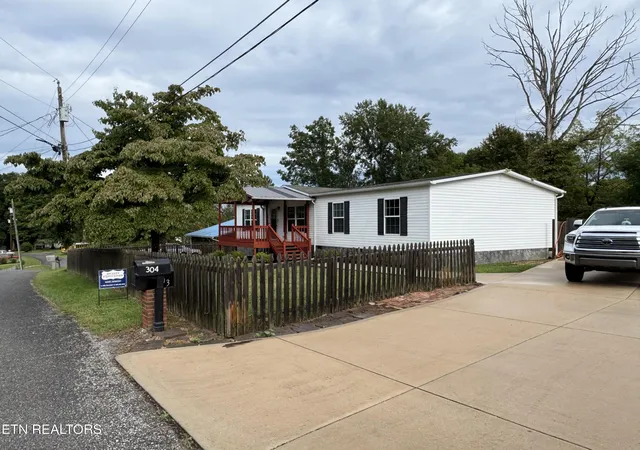 Photo 3 of Single family home for sale at 304 Peach Tree Cir, Wartburg, TN 37887 | MLS# 1355276 | Listing updated on 2026-09-24