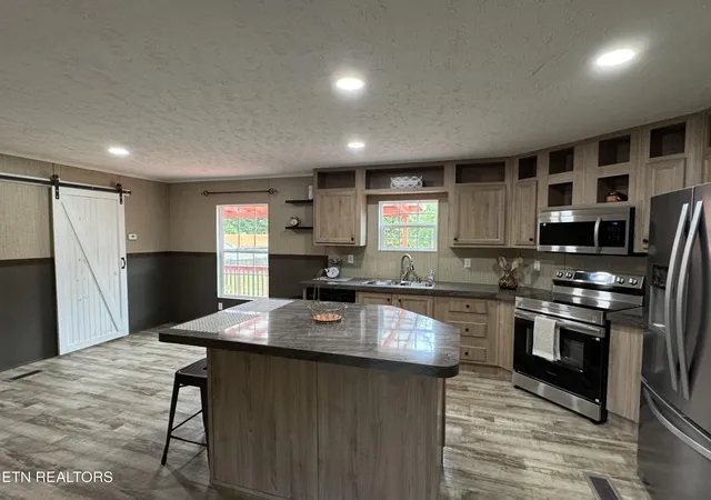 Photo 4 of Single family home for sale at 304 Peach Tree Cir, Wartburg, TN 37887 | MLS# 1355276 | Listing updated on 2026-09-24