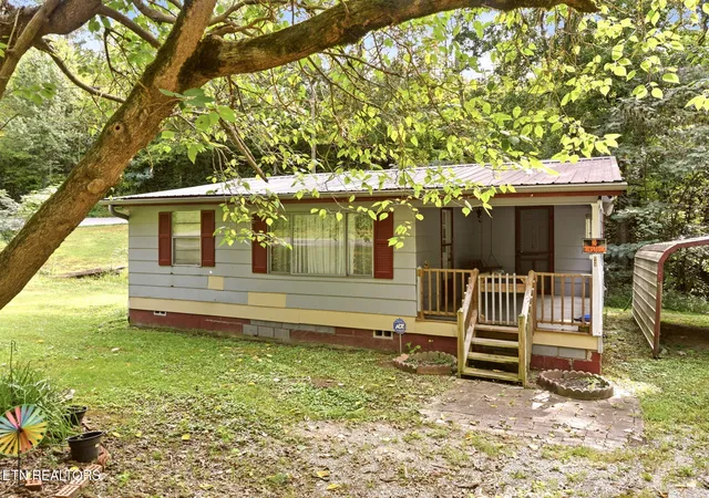 Photo 1 of Single family home for sale at 243 Smith Rd, Clinton, TN 37716 | MLS# 1355219 | Listing updated on 2026-09-14