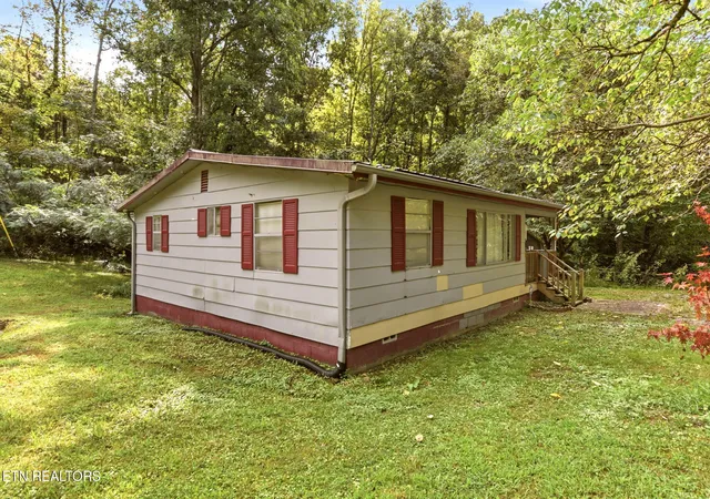 Photo 3 of Single family home for sale at 243 Smith Rd, Clinton, TN 37716 | MLS# 1355219 | Listing updated on 2026-09-14