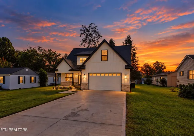 Photo 2 of Single family home for sale at 1212 Redwood Ave, Maryville, TN 37803 | MLS# 1355076 | Listing updated on 2026-09-11