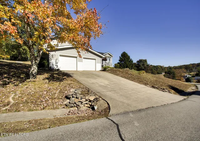 Photo 2 of Sale Pending at 420 Matlock Rd, Lenoir City, TN 37771 | MLS# 1355185 | Listing updated on 2026-09-30
