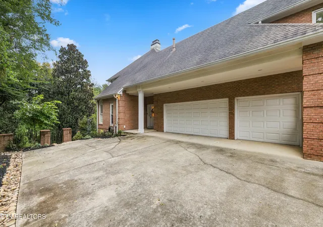 Photo 3 of Single family home for sale at 10409 E Port Dr, Knoxville, TN 37922 | MLS# 1356483 | Listing updated on 2026-10-05
