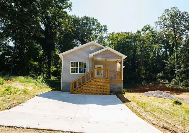 Photo 1 of Single family home for sale at 2710 Hillside Ave, Knoxville, TN 37914 | MLS# 1355106 | Listing updated on 2026-09-18
