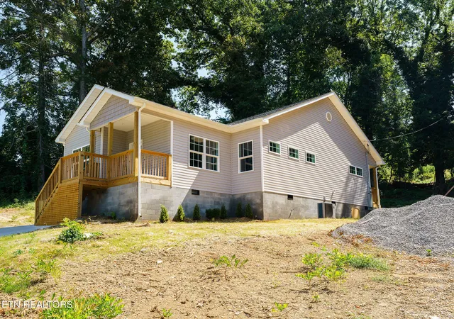 Photo 2 of Single family home for sale at 2710 Hillside Ave, Knoxville, TN 37914 | MLS# 1355106 | Listing updated on 2026-09-18