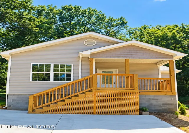 Photo 2 of Single family home for sale at 2710 Hillside Ave, Knoxville, TN 37914 | MLS# 1355106 | Listing updated on 2026-10-05