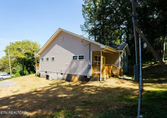 Photo 3 of Single family home for sale at 2710 Hillside Ave, Knoxville, TN 37914 | MLS# 1355106 | Listing updated on 2026-09-18