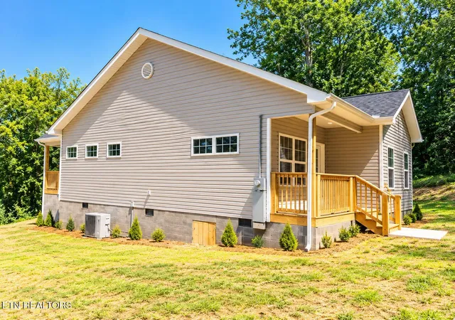Photo 3 of Single family home for sale at 2710 Hillside Ave, Knoxville, TN 37914 | MLS# 1355106 | Listing updated on 2026-10-05