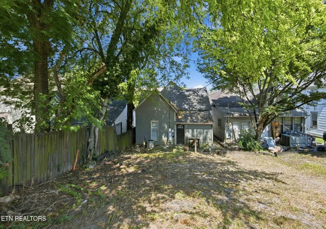 Photo 3 of Sale Pending at 1634 Forest Ave, Knoxville, TN 37916 | MLS# 1355134 | Listing updated on 2026-09-13