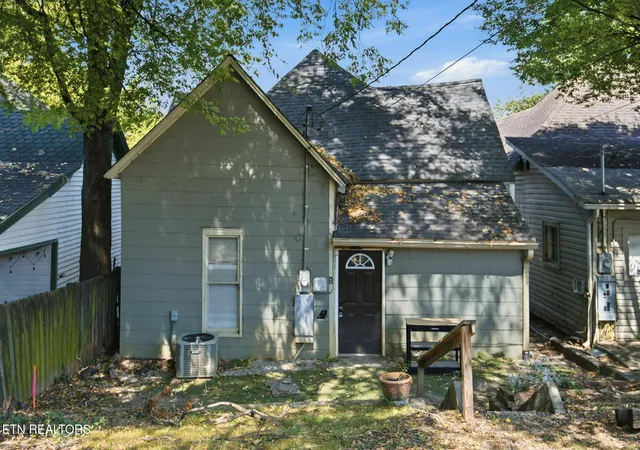 Photo 4 of Sale Pending at 1634 Forest Ave, Knoxville, TN 37916 | MLS# 1355134 | Listing updated on 2026-09-13