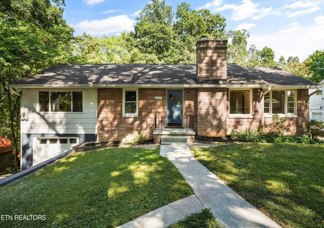 Photo 1 of Sale Pending at 2837 Gaston Ave, Knoxville, TN 37917 | MLS# 1355256 | Listing updated on 2026-10-27